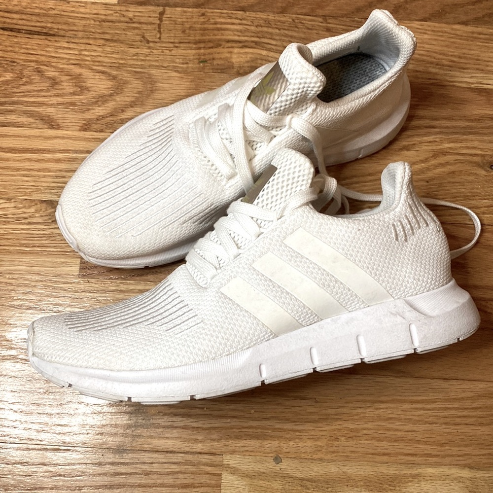 Adidas swift run white sneakers size 8 1/2